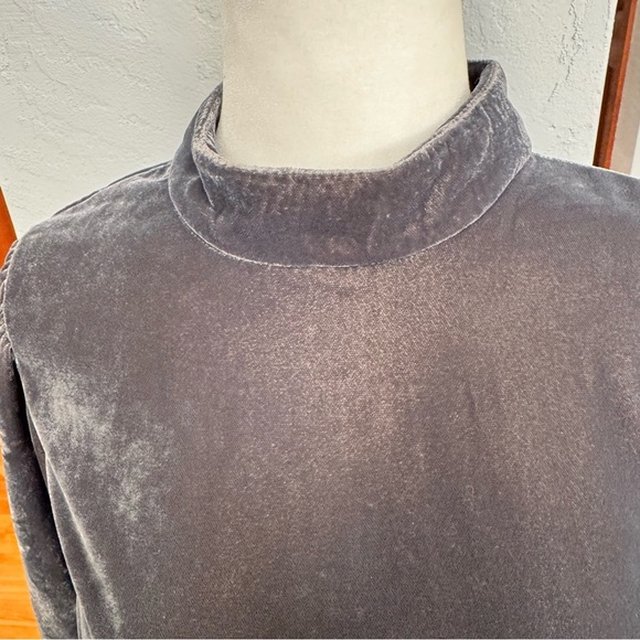 Banana Republic Factory Cropped Open Back Velvet Blouse - Picture 8 of 10